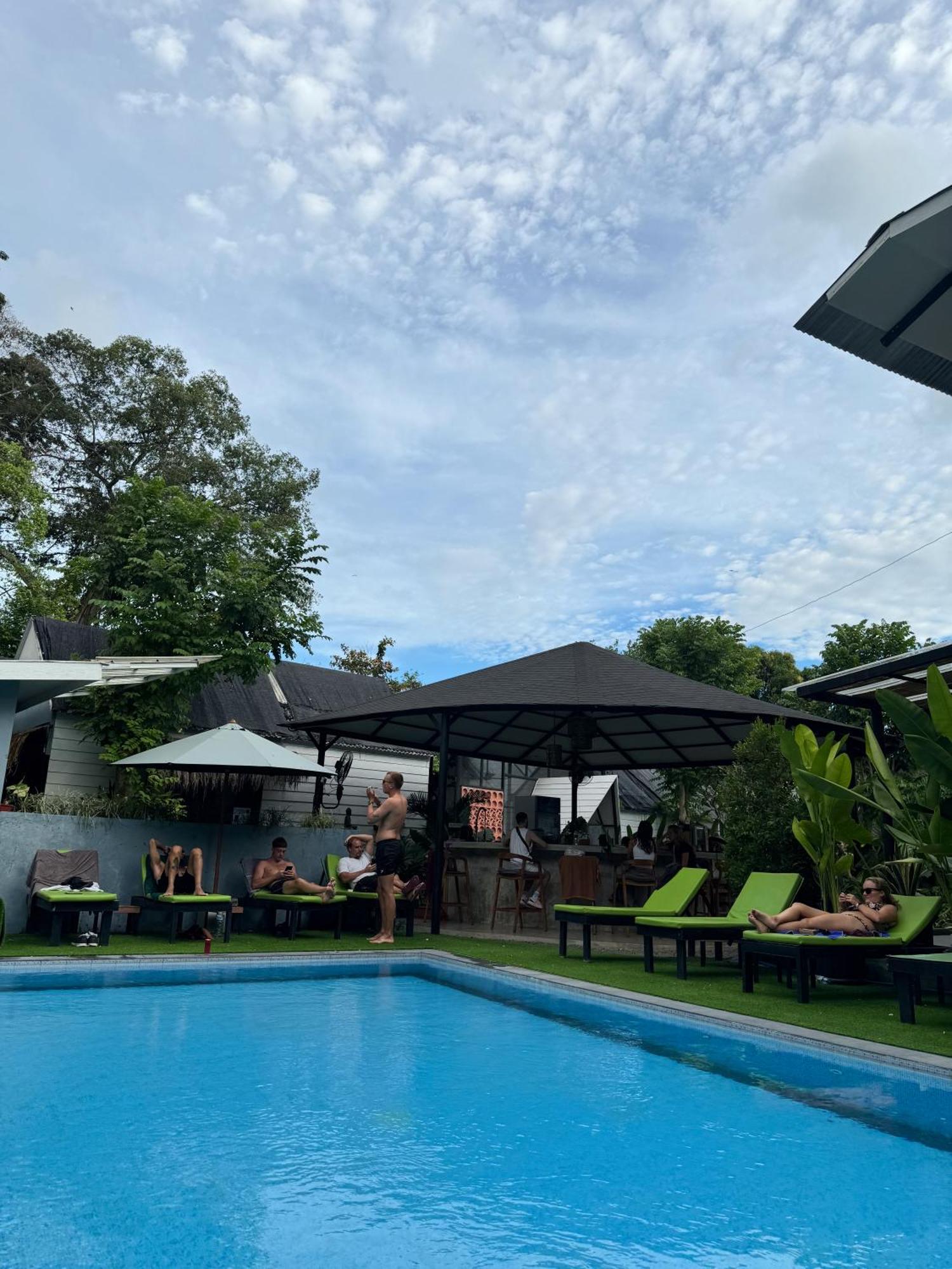 The Jungle Hostel Canggu Екстериор снимка