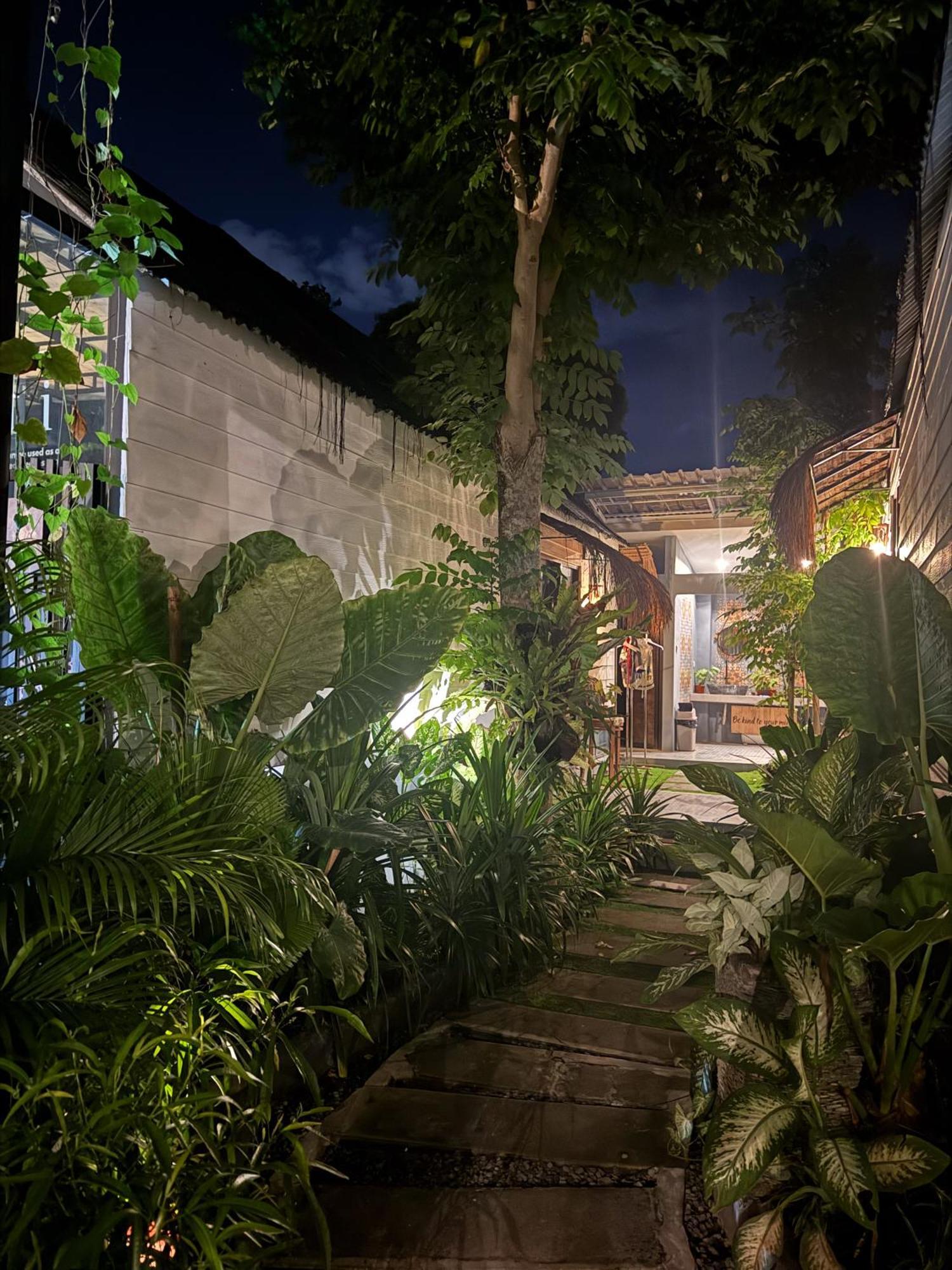 The Jungle Hostel Canggu Екстериор снимка